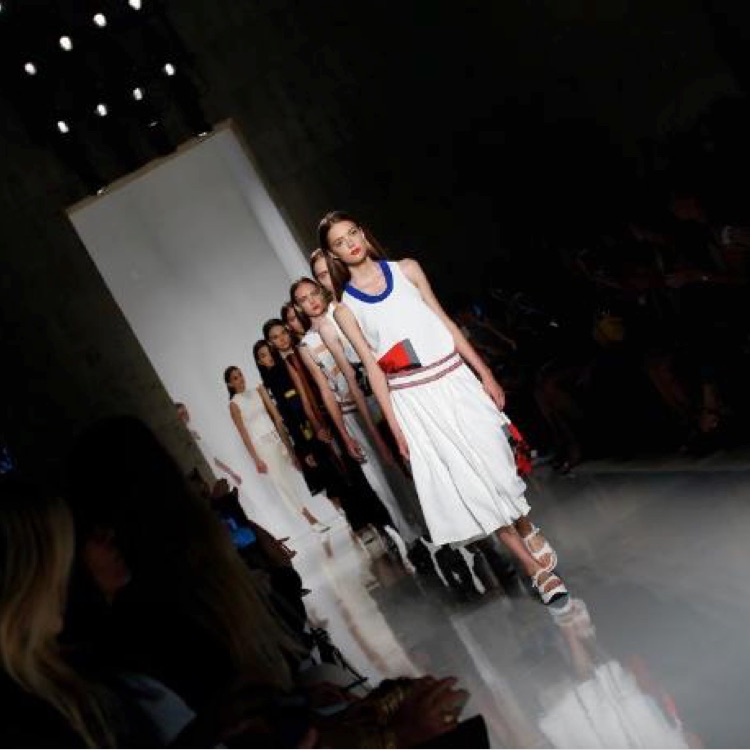 姑娘们不喜欢她,却都想成为她|辣妹维多利亚